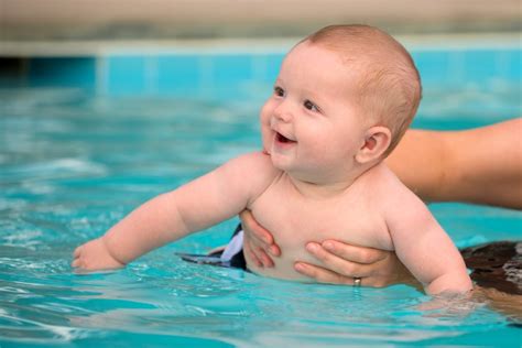 When Can My Baby Swim in a Pool: Exploring the Depths of Early Water Adventures